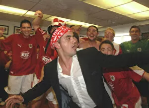 Images Dated 26th July 2007: Scott Murray Dressing Room-Promotion