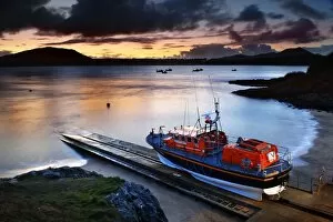 Images Dated 4th November 2008: Porthdinllaen Tyne class lifeboat Hetty Rampton on the slipway a