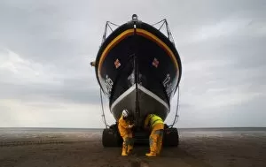Images Dated 5th November 2010: Recovery of the Hoylake Mersey class lifeboat Lady of Hilbre 12-005 by tractor and shore crew