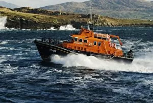 Images Dated 7th April 2009: Valentia severn class lifeboat John and Margaret Doig 17-07.Lifeboat is moving from right to left