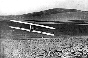 The 1902 Wright glider turning to the right The 1902 Wright glider turning to the right