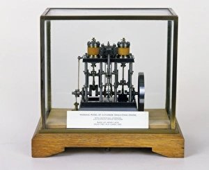 <b class=qtipBold><figcaption>2-cylinder single stage engine</figcaption></b><br>2-cylinder single stage engine / working model, Henry Bois Date:<br><em>© The Institution of Mechanical Engineers/Mary Evans</em> 2-cylinder single stage engine