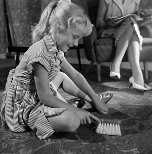 <b class=qtipBold><figcaption>Advertisement for Lifeguard soap</figcaption></b><br>Advertisement for Lifeguard soap -- little girl and adult female models posing (Sandra Palmer and Geraldine Hill). 1959<br><em>© The Colin Sherborne Collection/Mary Evans Picture Library</em> Advertisement for Lifeguard soap