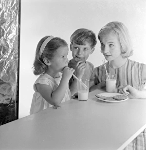 <b class=qtipBold><figcaption>Advertisement for McVitie biscuits</figcaption></b><br>Advertisement for McVitie biscuits -- models posing as mother and two children (Jane Hancock, Merrill Colbrook and John Moulder Brown). 1959<br><em>© The Colin Sherborne Collection/Mary Evans Picture Library</em> Advertisement for McVitie biscuits