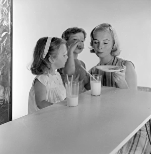 <b class=qtipBold><figcaption>Advertisement for McVitie biscuits</figcaption></b><br>Advertisement for McVitie biscuits -- models posing as mother and two children (Jane Hancock, Merrill Colbrook and John Moulder Brown). 1959<br><em>© The Colin Sherborne Collection/Mary Evans Picture Library</em> Advertisement for McVitie biscuits