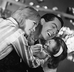 <b class=qtipBold><figcaption>Advertisement for Remington shavers</figcaption></b><br>Advertisement for Remington shavers -- three models posing as a happy family (J Fenton, Sarah Branch and Jane Hancock). 1959<br><em>© The Colin Sherborne Collection/Mary Evans Picture Library</em> Advertisement for Remington shavers