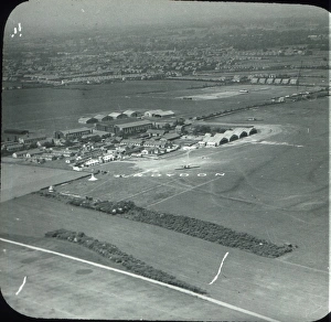 <b class=qtipBold><figcaption>Aerial view of Croydon Airport</figcaption></b><br>Aerial view of Croydon Airport. Date:<br><em>© The Royal Aeronautical Society (National Aerospace Library)/Mary Evans Picture Library</em> Aerial view of Croydon Airport