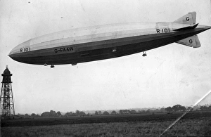 Departure Gallery: Airship R101 leaving the mooring mast at Cardington