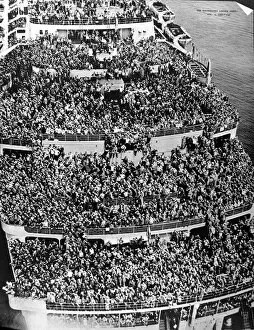 Images Dated 27th December 2004: American Soldiers on the liner Queen Elizabeth, 1945