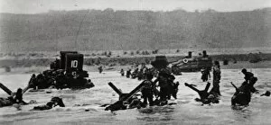 Return Gallery: American Troops landing on D-Day; Second World War, 1944
