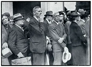 Americans queuing to try and leave Britain, September 1939 Americans queuing to try and leave Britain, September 1939