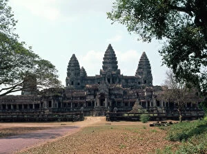 Buddhist Architecture Collection: Angkor Wat temple, Siem Reap, Cambodia