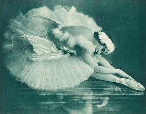 Lake Gallery: Anna Pavlova dancing Swan Lake