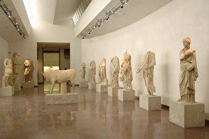 <b class=qtipBold><figcaption>Archaeological Museum at Olympia</figcaption></b><br>Archaeological Museum at Olympia. Interior view. Greece.<br><em>© Thaliastock / Mary Evans</em> Archaeological Museum at Olympia