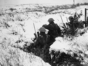 <b class=qtipBold><figcaption>Arras 1917</figcaption></b><br>British soldiers in a trench in the snow outside Arras on the Western Front in France during World War I in February 1917<br><em>© Mary Evans/Robert Hunt Collection</em> Arras 1917