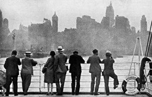 <b class=qtipBold><figcaption>Arriving at New York/31</figcaption></b><br>The skyline of New York as many first saw it arriving by sea on board the`Augustus<br><em>© Mary Evans Picture Library</em> Arriving at New York/31