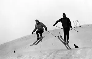 Images Dated 1st September 2011: Athletic Skiers