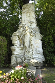 AUSTRIA. Vienna. Cemetery. Tomb of Johann Strauss AUSTRIA. Vienna. Cemetery. Tomb of Johann Strauss