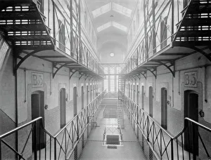 <b class=qtipBold><figcaption>Aylesbury Prison 1900</figcaption></b><br>Aylesbury Prison corridor B3 1900 Date: 1900<br><em>© Mary Evans / National Archives</em> Aylesbury Prison 1900