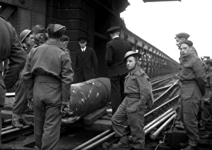 Blitz in London -- bomb disposal at Charing Cross Blitz in London -- bomb disposal at Charing Cross