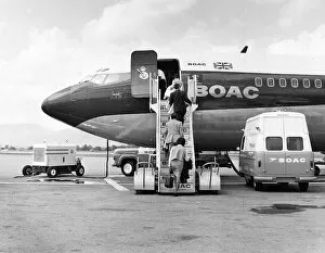Airport Gallery: Boarding a Boac 707