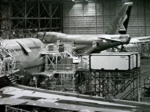 Boeing 747 Gallery: Boeing 747-300s in assembly hall