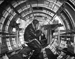 Gunner Gallery: Boeing B-17 waist gunner
