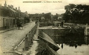 Images Dated 20th January 2016: Bourbourg-Campagne, France - the lock at the old canal