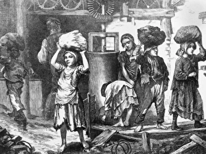 <b class=qtipBold><figcaption>Brickyard, 1871</figcaption></b><br>Children carrying clay in a brickyard, 1871 1871<br><em>© Mary Evans / The National Archives, London. England.</em> Brickyard, 1871