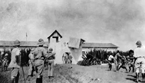 Cameroons Gallery: British demolishing Fort Dschang, Cameroon, Africa, WW1