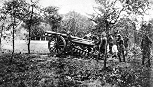 A British heavy gun at the moment of firing A British heavy gun at the moment of firing