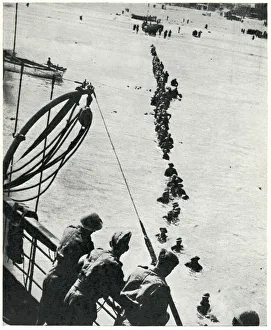 British troops evacuating from Dunkirk, WW2 British troops evacuating from Dunkirk, WW2