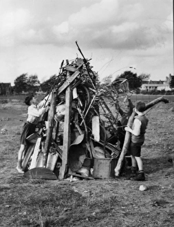 <b class=qtipBold><figcaption>Building a Bonfire</figcaption></b><br>Gleeful boys building a huge bonfire of household rubbish! Date: 1950s<br><em>© Mary Evans Picture Library</em> Building a Bonfire