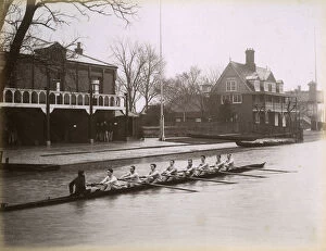 Rowers Gallery: Cambridge rowing crew on the River Cam, 1911