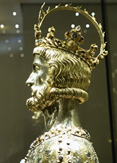 Charlemagne (742-814). Reliquary bust. Aachen Treasury Cathe Charlemagne (742-814). Reliquary bust. Aachen Treasury Cathe