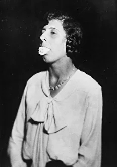 <b class=qtipBold><figcaption>Cheesecloth</figcaption></b><br>Ethel Beenham, Harry Price's secretary, demonstrates how a sheet of cheesecloth 2 metres by half a metre can be fitted into a deceiving medium's mouth or other orifice.<br><em>© Mary Evans Picture Library 2015 - https://copyrighthub.org/s0/hub1/creation/maryevans/MaryEvansPictureID/10197466</em> Cheesecloth