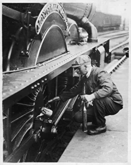 <b class=qtipBold><figcaption>Cheltenham Flyer 1935</figcaption></b><br>The driver of the Cheltenham Flyer oils its wheels. It was one of the fastest trains of the day covering the 77 miles between Swindon and Paddington in 65 minutes.<br><em>© Mary Evans Picture Library</em> Cheltenham Flyer 1935