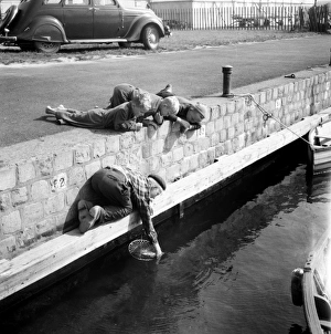<b class=qtipBold><figcaption>Children fishing</figcaption></b><br>A boy catching crabs in the harbour of Landskrona, Sweden 1954. Date: 1954<br><em>© Landskrona Museum / IBL / Mary Evans</em> Children fishing