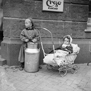 <b class=qtipBold><figcaption>Children in the street</figcaption></b><br>Boy with milk churn and girl in pushchair Date: 1950s<br><em>© Landskrona Museum / IBL / Mary Evans</em> Children in the street