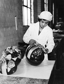 <b class=qtipBold><figcaption>Chocolate Easter Egg</figcaption></b><br>Preparations for Easter are already in full swing. The final touches are added to a beautifullly decorated egg at a chocolate factory near London. Date: 3 February 1933<br><em>© Mary Evans Picture Library</em> Chocolate Easter Egg