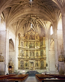 Church of Santiago El Real (16th century). Central nave. Log Church of Santiago El Real (16th century). Central nave. Log