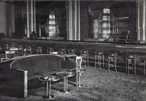 The cocktail lounge in the French Casino, New York The cocktail lounge in the French Casino, New York