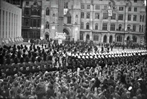 Images Dated 18th August 2011: Coronation. Guards Band Queens escort