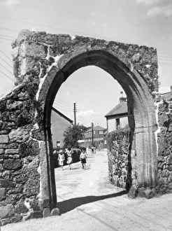 Images Dated 29th March 2011: CROMWELLs ARCH