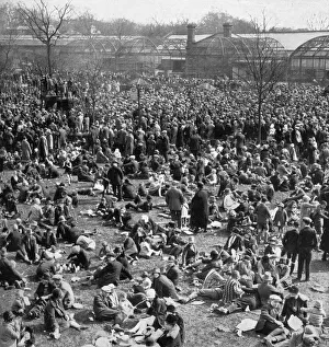 Crowds at London Zoo on Easter Monday, 1928 Crowds at London Zoo on Easter Monday, 1928