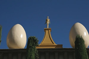 Dali Museum. Cornice. Decorative elements. Figueres. Catal Dali Museum. Cornice. Decorative elements. Figueres. Catal