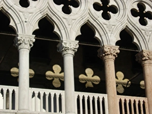 <b class=qtipBold><figcaption>Detail of the Doge's Palace, Venice</figcaption></b><br>Detail of the Doge's Palace, Venice, Italy. Date: 2004<br><em>© Mary Evans Picture Library/TAH Collection</em> Detail of the Doge's Palace, Venice