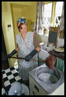 Laundry Gallery: Doing Laundry 1940S