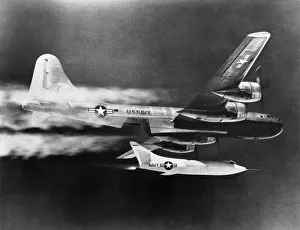 <b class=qtipBold><figcaption>Douglas D-558-2 Skyrocket</figcaption></b><br>Douglas D-558-2 Skyrocket Detatched from the B-29 Superfortress at 35,000Ft at the Start of a 1300 Mph Filght over the Mojave Desert with 34 Year Old Test-Pilot Mr Bill Bridgeman Flying Date: 1951<br><em>© aviation-images.com / Mary Evans Picture Library</em> Douglas D-558-2 Skyrocket