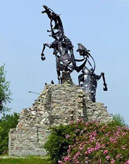 Dramatic War Horses Statue, Agony, near Vlamertinge Dramatic War Horses Statue, Agony, near Vlamertinge